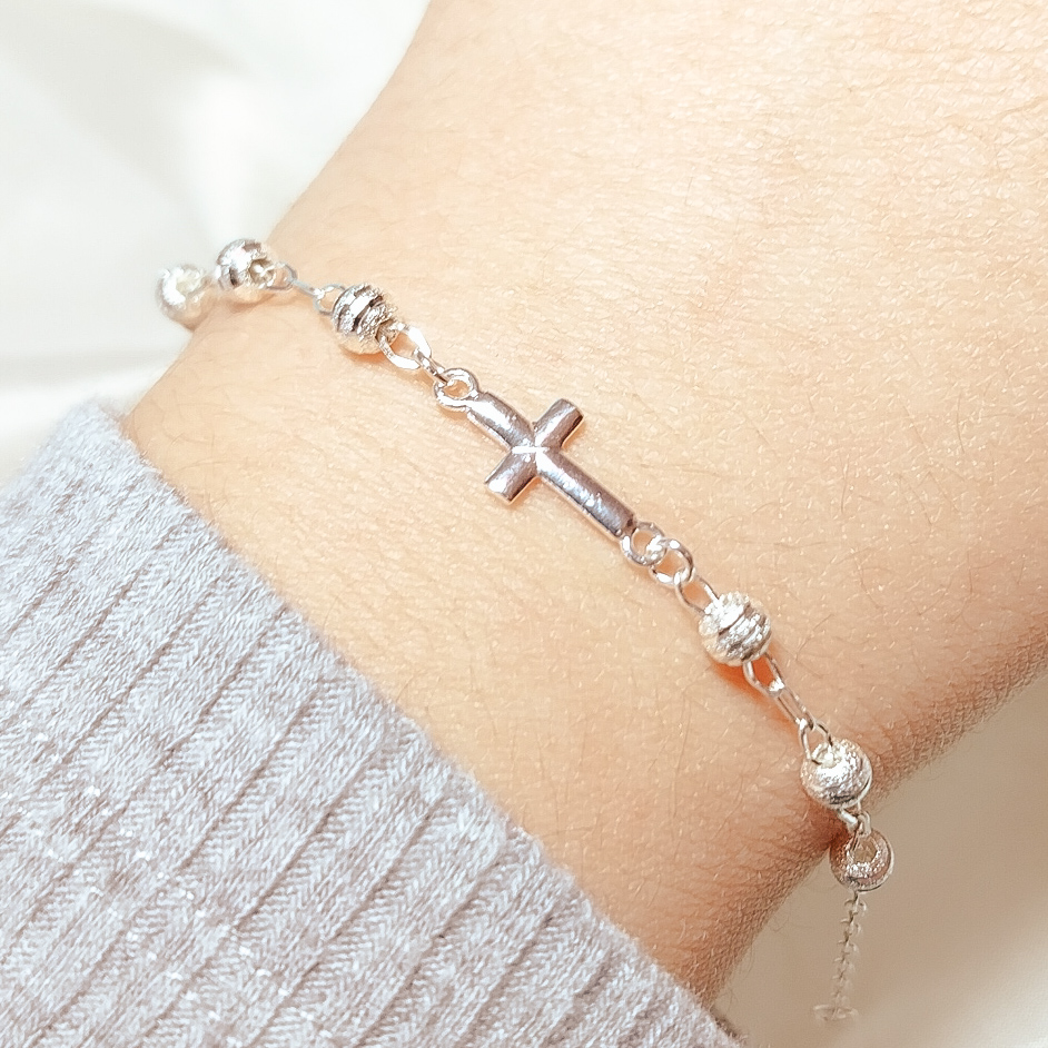 Pulsera con cruz