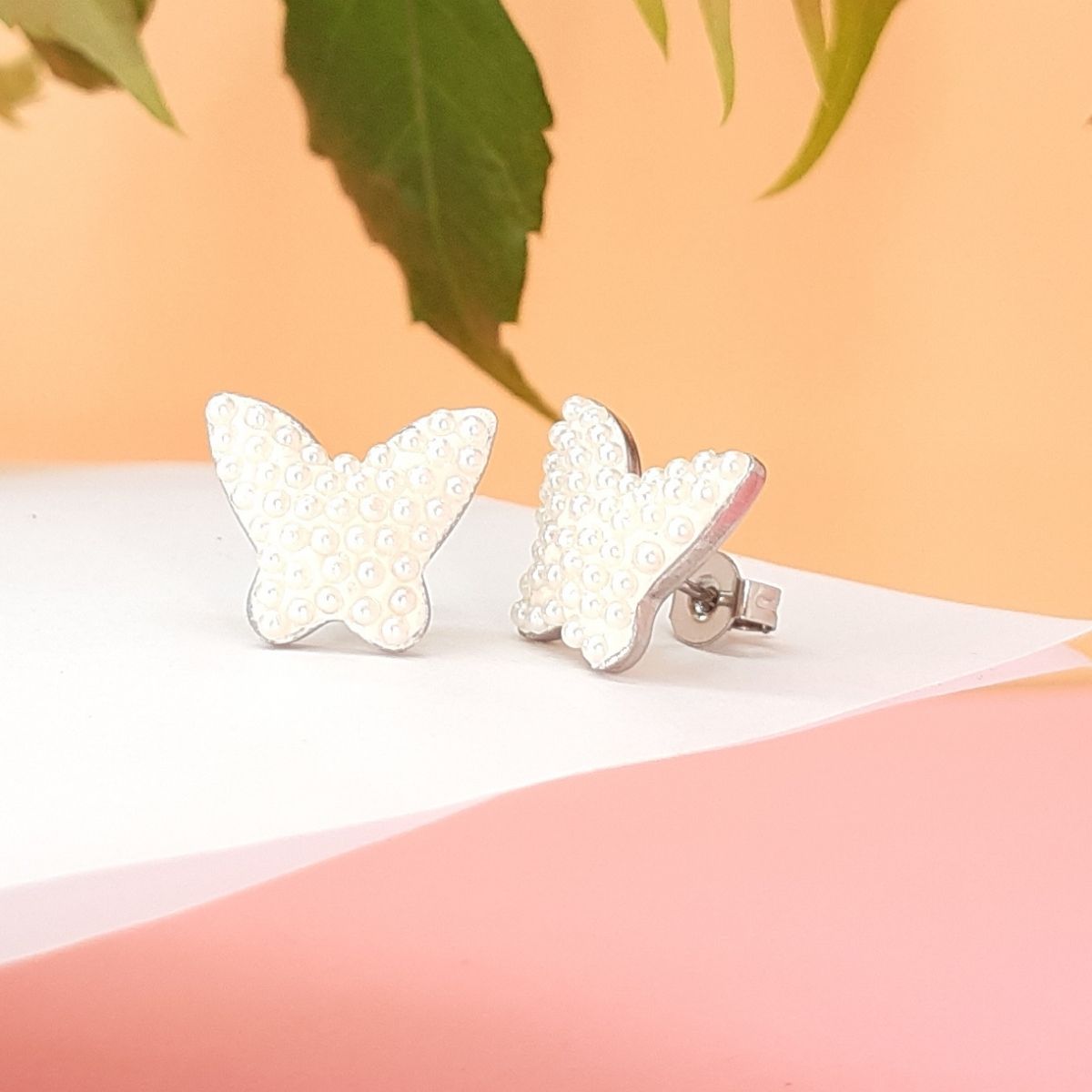 Aretes Mariposa Blanca y Perla